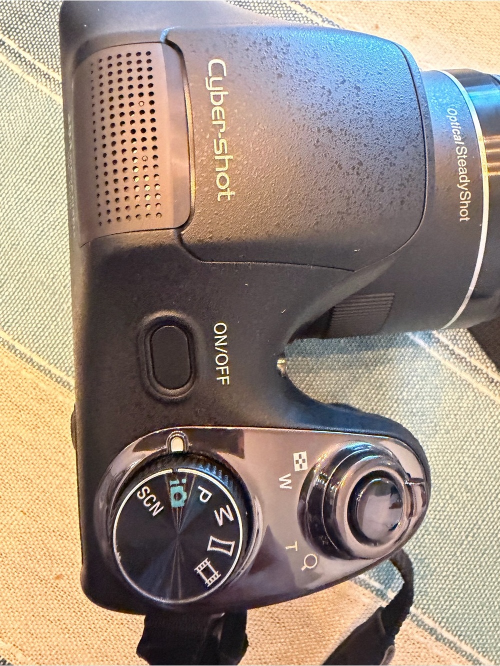 Sony Black Camera with Black Lens Cap - Picture 10 of 11